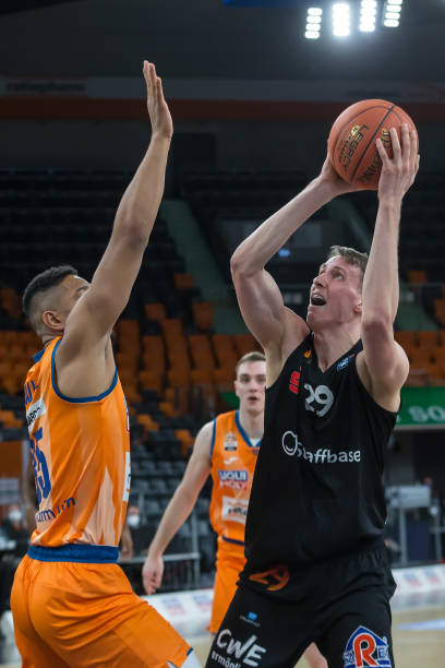 的背景及费 的背景及费