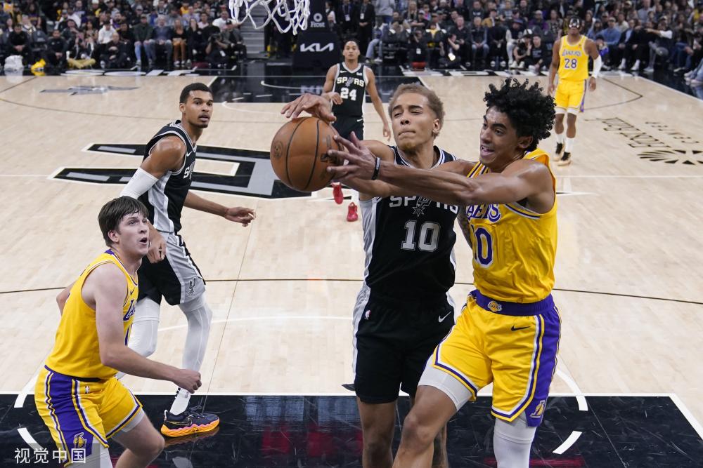 两队在赛前 两队在赛前