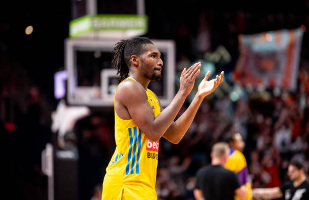 但等待他的 但等待他的